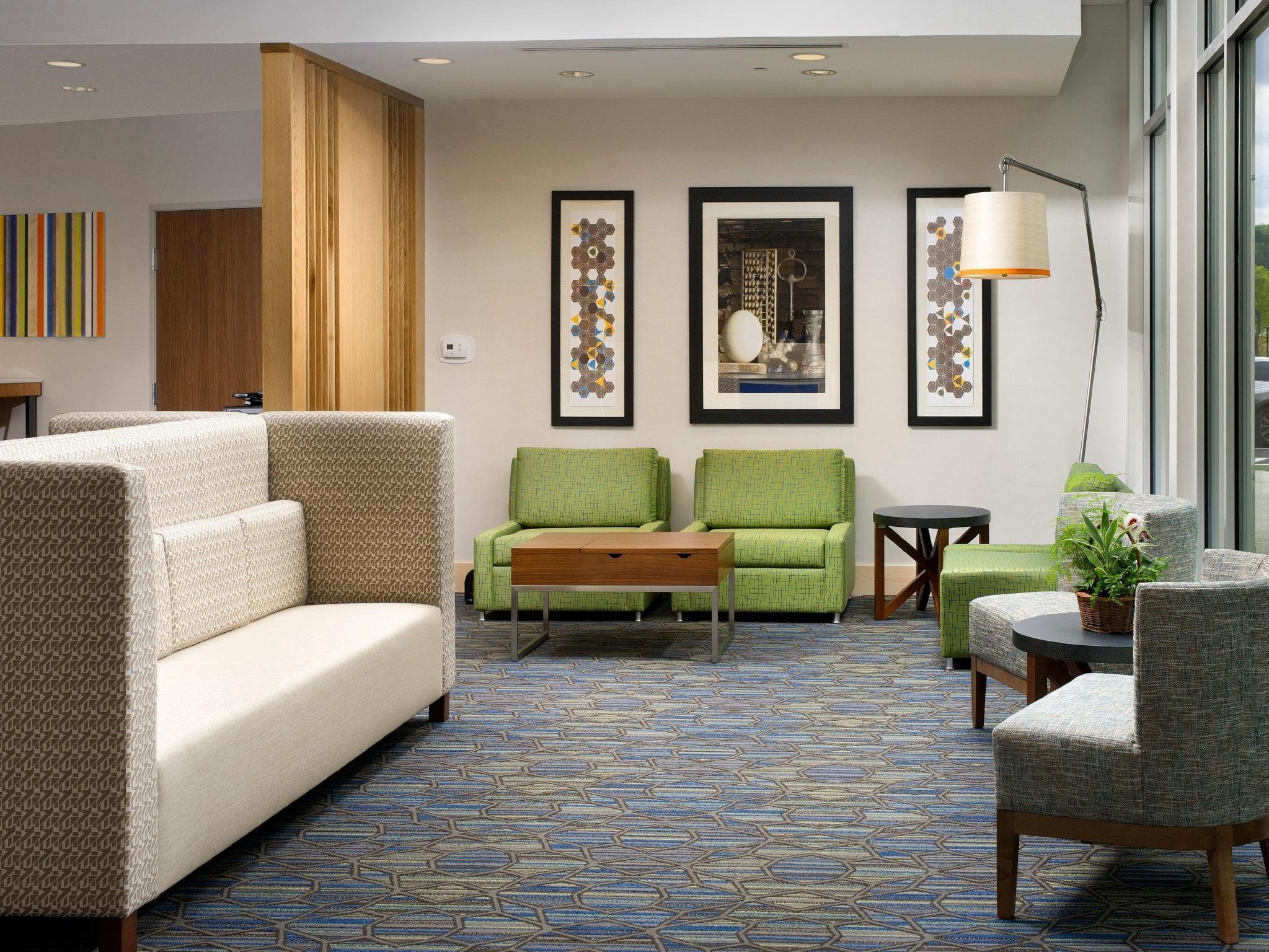 Holiday Inn Express & Suites By Ihg Altoona By Ihg Buitenkant foto