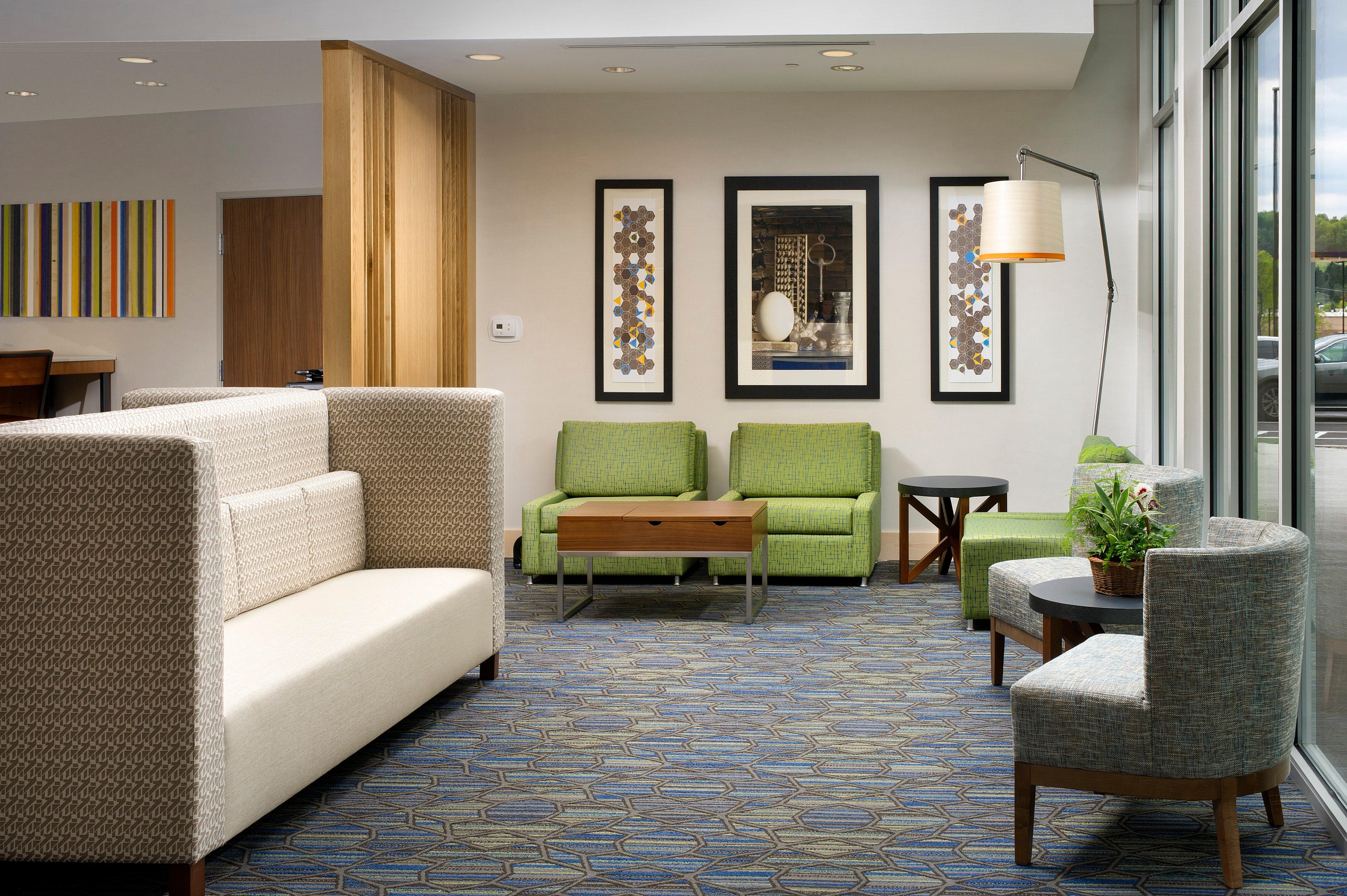 Holiday Inn Express & Suites By Ihg Altoona By Ihg Buitenkant foto
