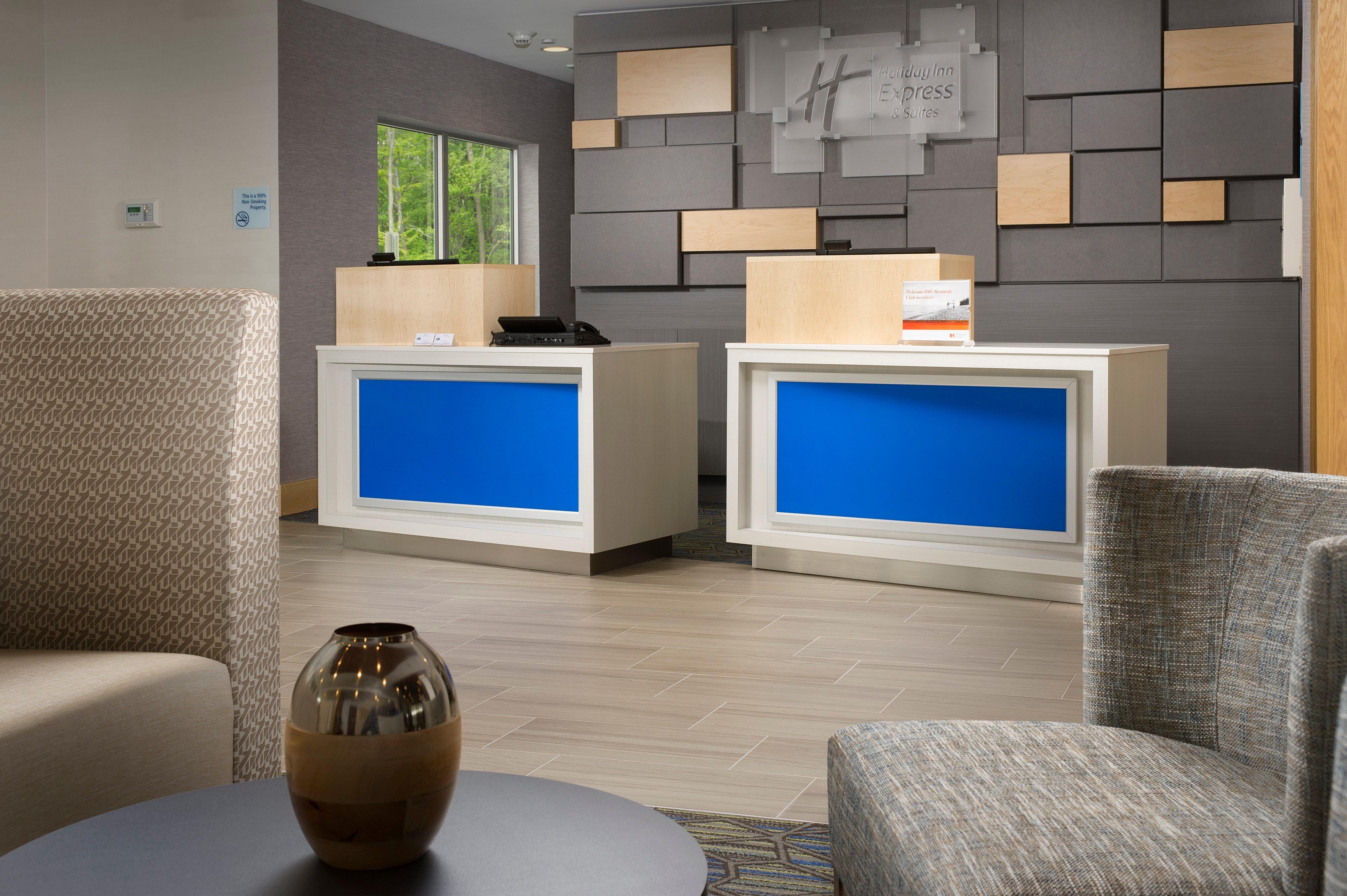 Holiday Inn Express & Suites By Ihg Altoona By Ihg Buitenkant foto