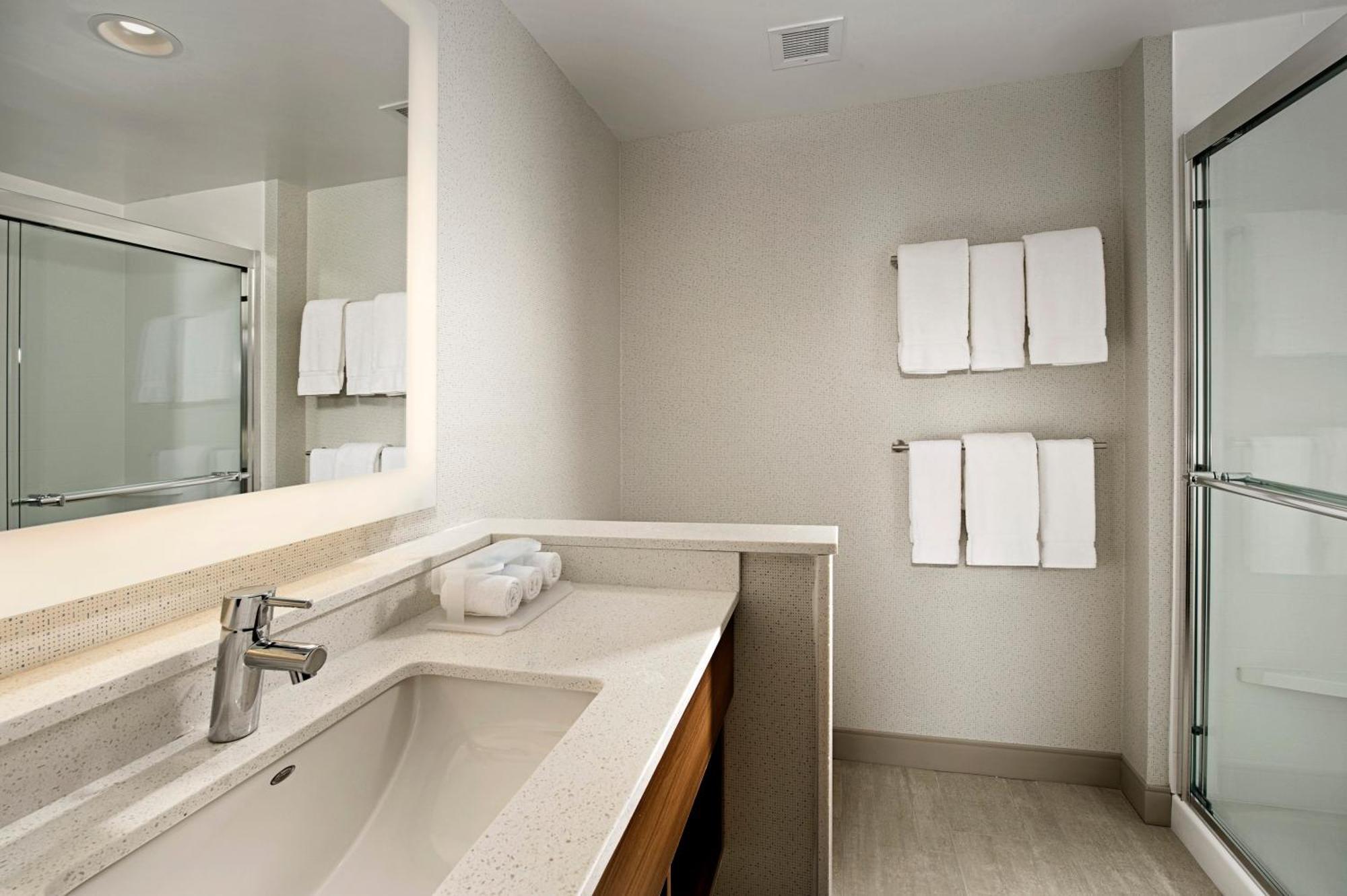 Holiday Inn Express & Suites By Ihg Altoona By Ihg Buitenkant foto